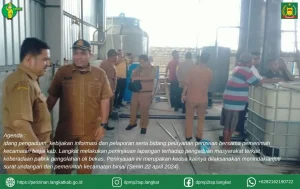 Bidang pengaduan, kebijakan informasi dan pelaporan serta bidang pelayanan perizinan bersama pemerintah kecamatan binjai kab. Langkat melakukan peninjauan lapangan terhadap pengaduan masyarakat terkait keberadaan pabrik pengolahan oli bekas.